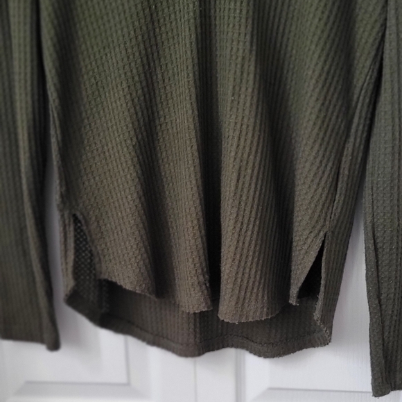 ‼️3/$20 Forever 21 Green Waffle Hooded Long Sleeve - Picture 3 of 5